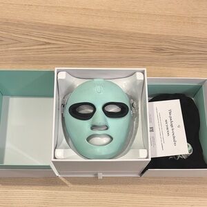 Qure Q- Rejuvalight Pro Facewear Mint Green Face Mask